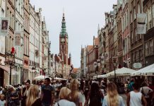 ŠTO JE SLJEDEĆE? Poljska ukinula izraze „muškarac“ i „žena“ iz dokumenta