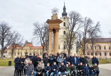 FOTO Ovako su danas muškarci molili krunicu diljem Lijepe Naše
