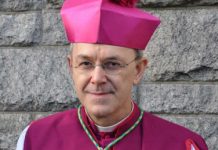 BISKUP SCHNEIDER: Evo zbog čega žene ne bi trebale biti oko oltara