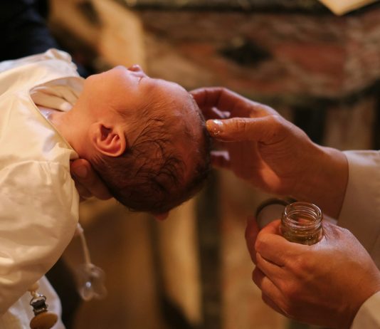 ZAGREBAČKA NADBISKUPIJA: Tijekom siječnja kršteno 11-ero djece mnogobrojnih obitelji