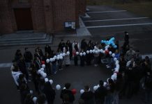 PREDIVNI PRIZORI Mladi iz tri njemačka grada izradili krunicu od balona