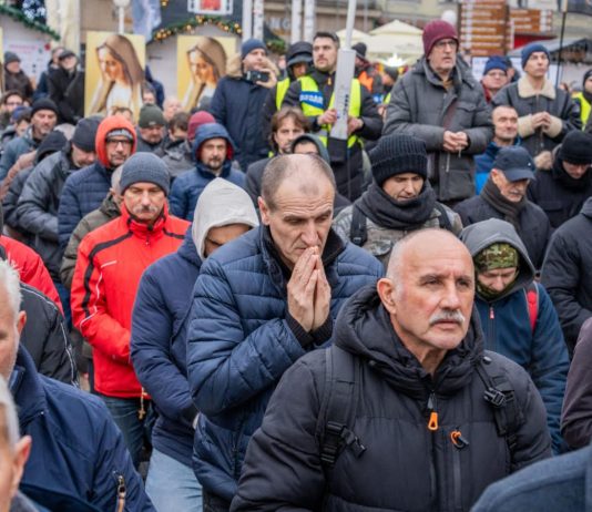 I ove prve subote muškarci mole krunicu na 30 lokacija diljem Lijepe Naše