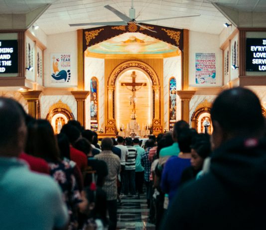 KOJE JE ZNAČENJE? Stajanje i sjedenje na misi