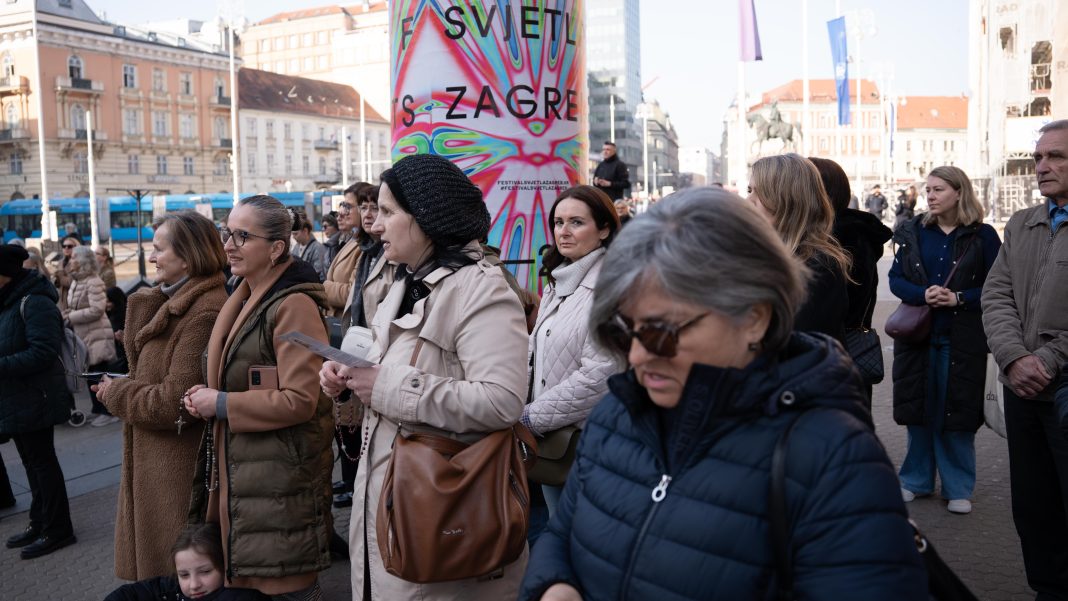 PRAVOBRANITELJICA ZABRINUTA Zašto žene ne smiju moliti s muškarcima na prve subote?