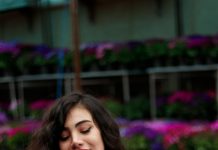 Sjećaš li se koliko je voljela cvijeće? Zar zaista misliš da ga više ne voli?