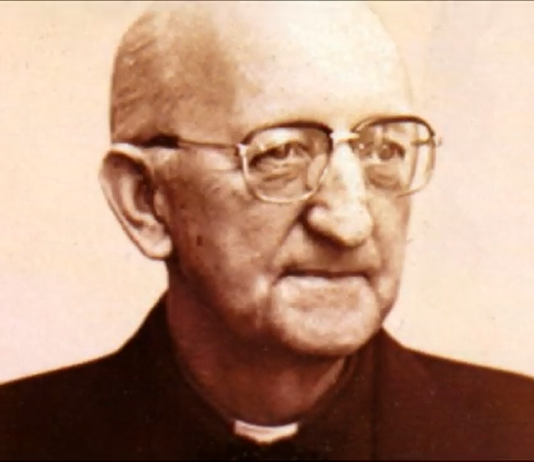 Za vrijeme rata borio se protiv nacista. Zato je i završio u logoru.