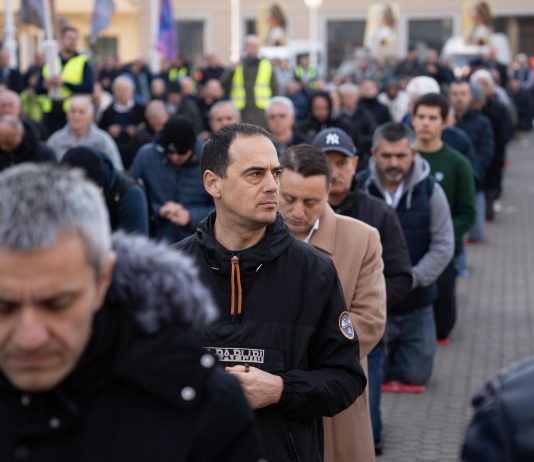 I ove prve subote muškarci mole krunicu na 30 lokacija diljem Lijepe Naše