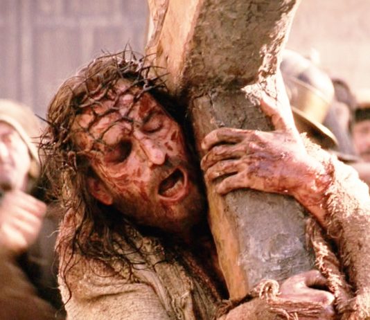 Dok Adam grabi, Krist se potpuno daje