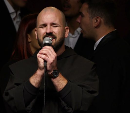 POSLUŠAJTE Marin Karačić i VIS Veritas aeterna ‘Oprosti’