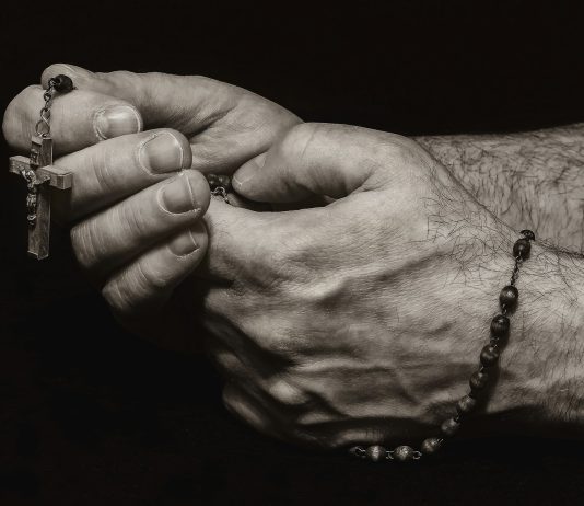 Mladi kažu da im je krunica dosadna. Evo i zašto!