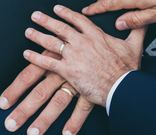 Strašna sudska presuda: Poljska priznaje istospolne pseudo-brakove