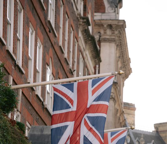 VELIKA BRITANIJA: Sve češći primjeri posvajanja djece homoseksualnih parova