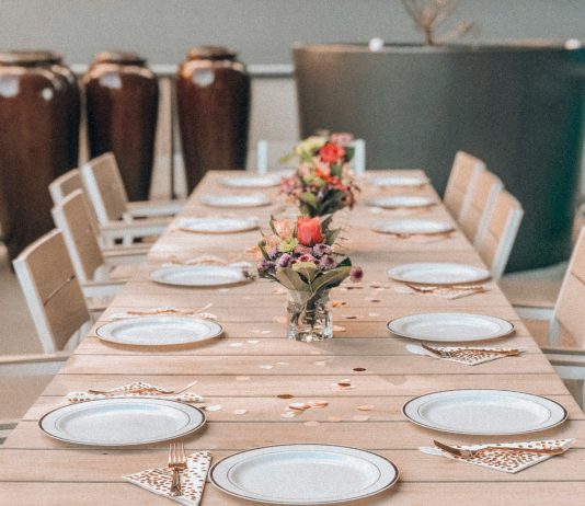 Nikada ne moraš zaslužiti mjesto za stolom!