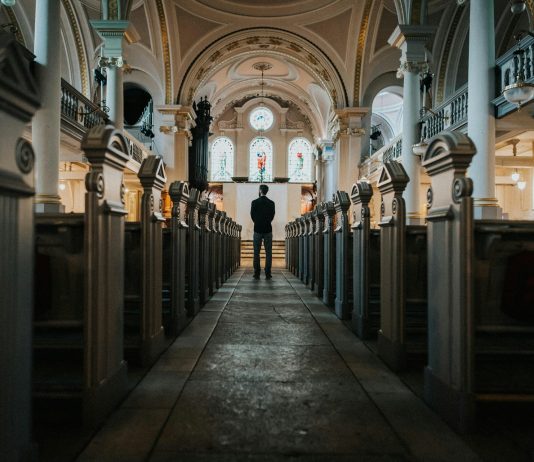 Zašto ostajem u Crkvi iako joj mnogi okreću leđa?
