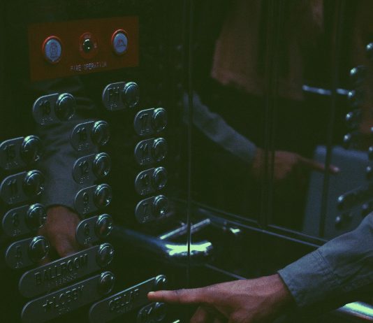 Kako koristiti lift kao džentlmen?