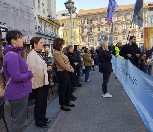 ŽENE O MOLITVI KRUNICE: Ponosne smo na naše dečke!