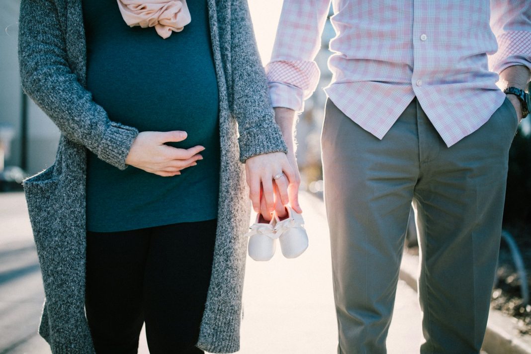 ZNANSTVENO DOKAZANO Za vrijeme trudnoće i muškarci doživljavaju hormonalne promjene