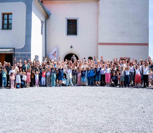 Održana 4. duhovna obnova za obitelji koje mole krunicu u Sveticama kod Ozlja