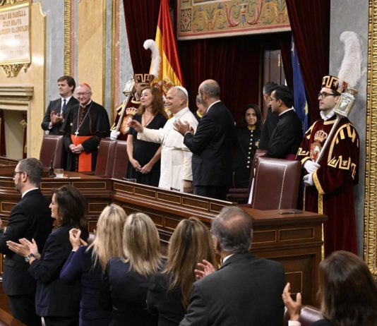 OVACIJE OD 7 MINUTA Jesu li čelnici zaista shvatili Papinu poruku?
