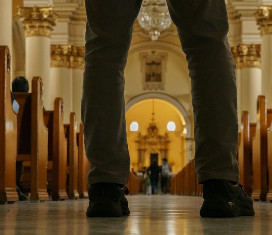 Da, vruće je… No za crkvu se pristojno odijevaj!