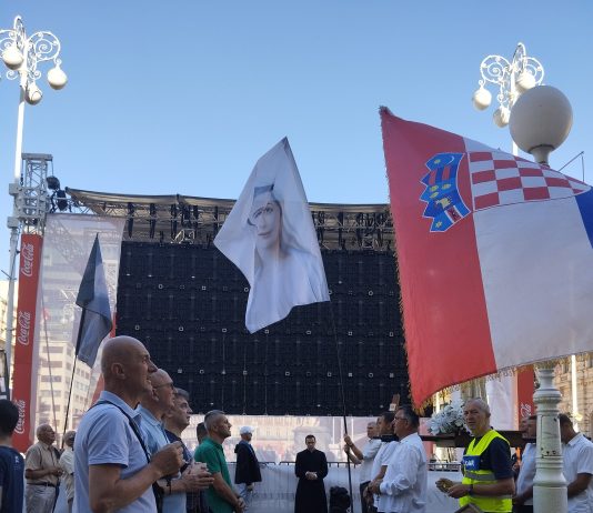 FOTO/VIDEO U Zagrebu održana srpanjska molitva krunice s marijanskom procesijom