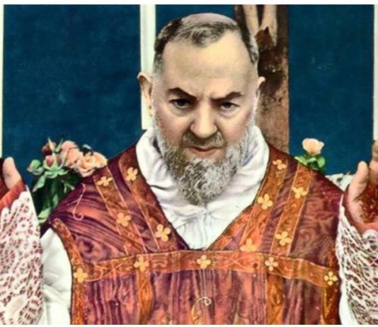 NOVO ČUDO? Prokrvario kip sv. Padre Pija
