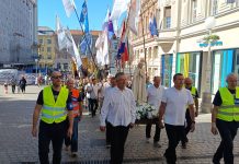 Pišemo knjigu o javnoj molitvi krunice – trebamo i vašu pomoć!